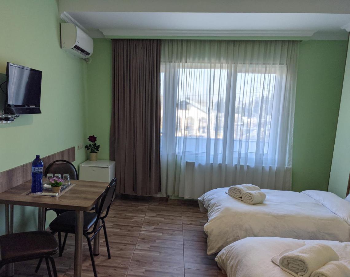 Tbilisi Airport Hotel - Atu Ngoại thất bức ảnh